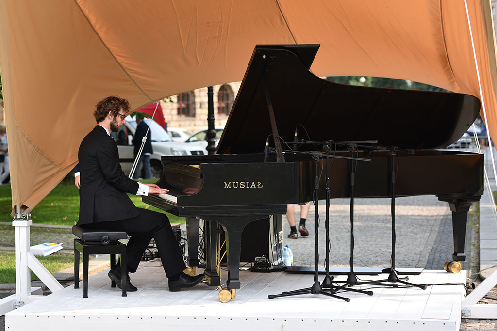 Plenerowy koncert Posłuchajcie Chopina. Wspaniała uczta muzyczna