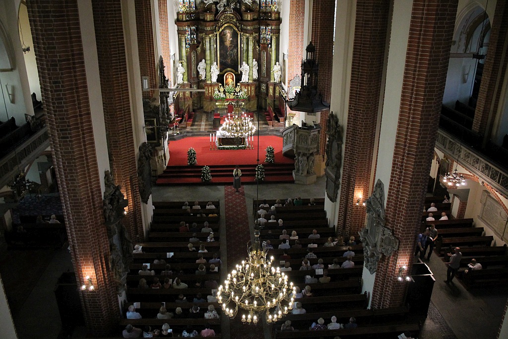 Artysta ze Szwajcarii zainaugorował Wieczory Organowe
