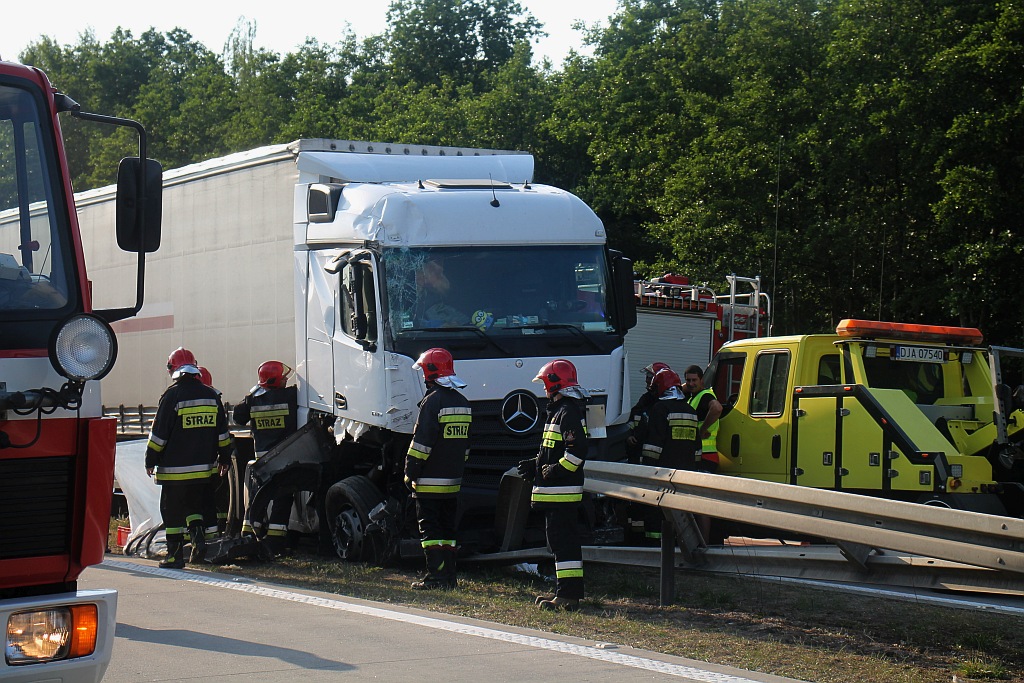 Dwie ciężarówki zderzyły się na autostradzie A4