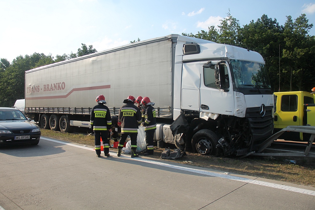 Dwie ciężarówki zderzyły się na autostradzie A4