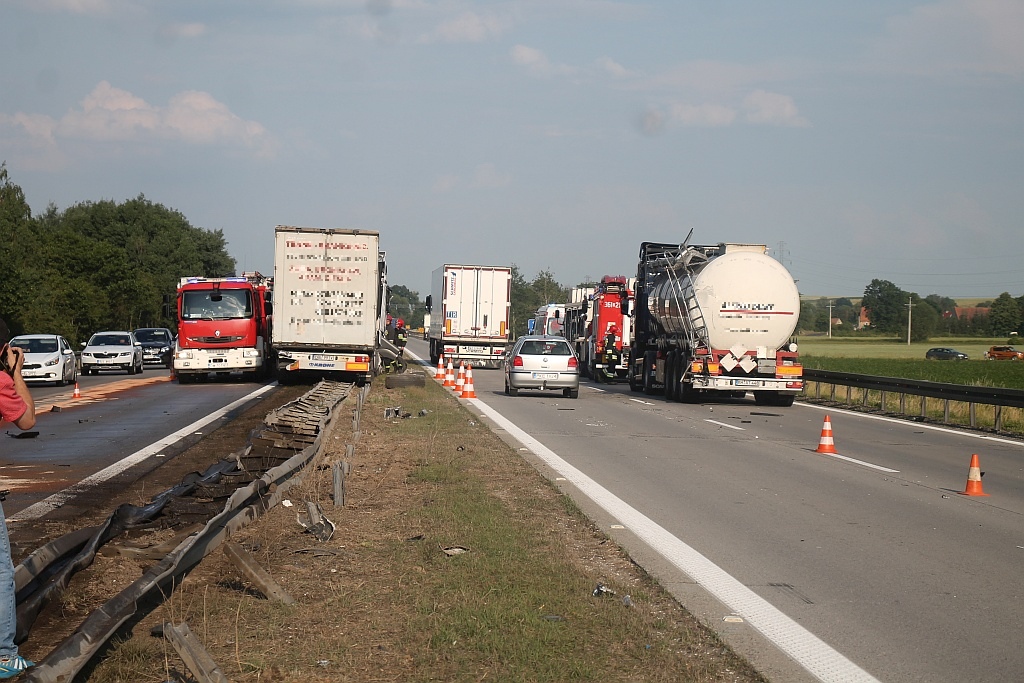 Dwie ciężarówki zderzyły się na autostradzie A4