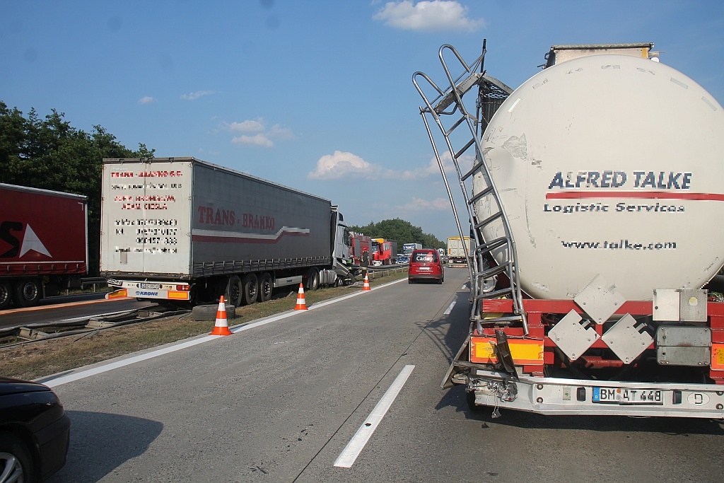 Dwie ciężarówki zderzyły się na autostradzie A4