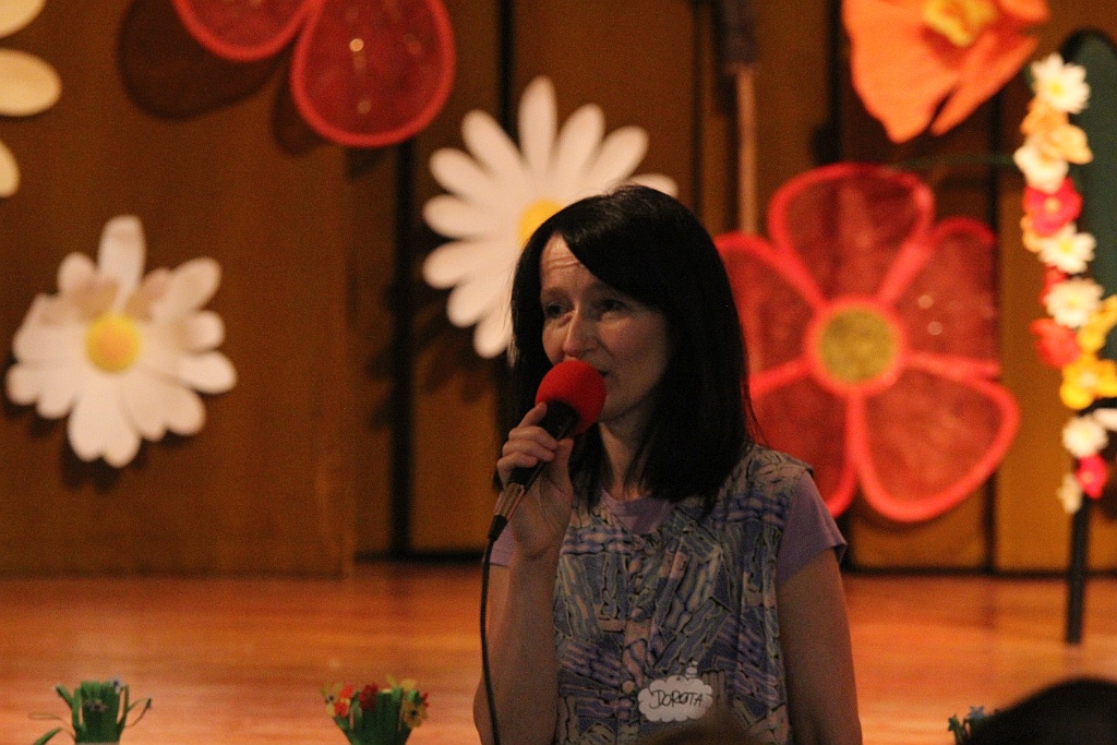 Dzieci obejrzały w „Atrium” spektakl  NaJdziejowego Teatrzyku