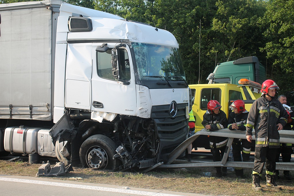 Dwie ciężarówki zderzyły się na autostradzie A4
