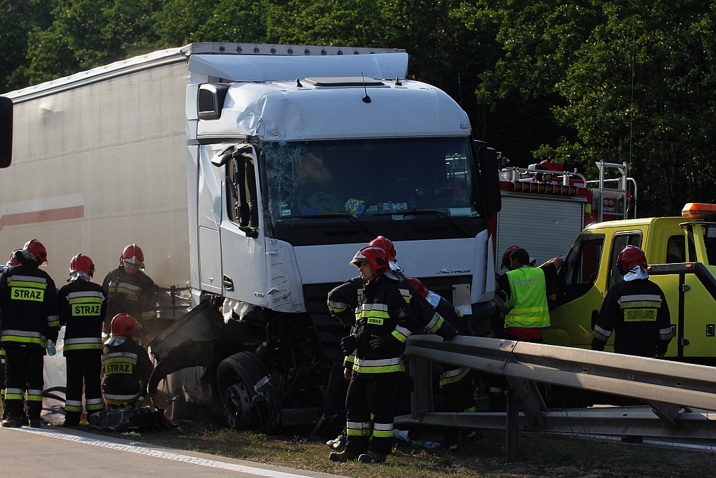 Dwie ciężarówki zderzyły się na autostradzie A4
