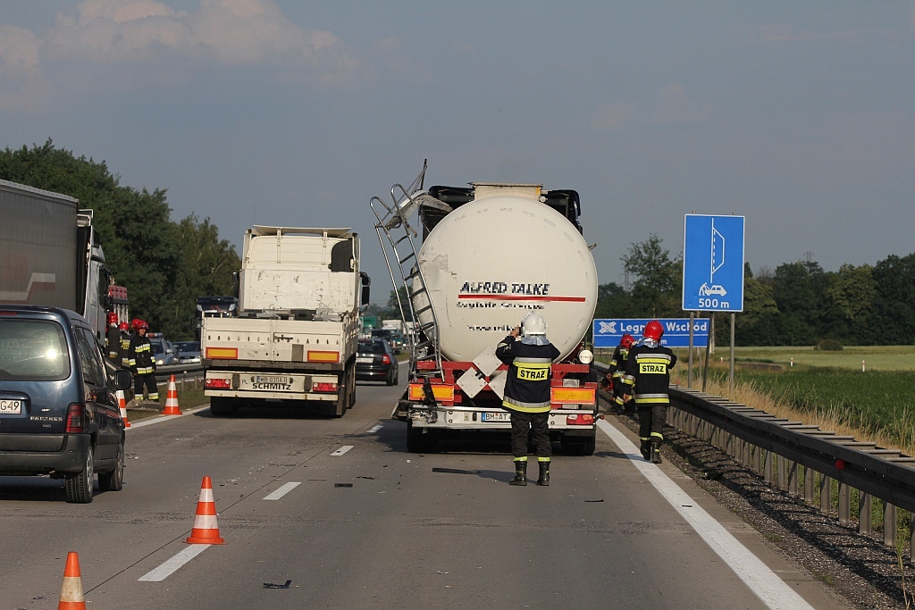 Dwie ciężarówki zderzyły się na autostradzie A4