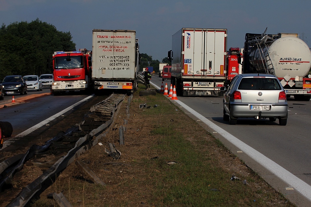 Dwie ciężarówki zderzyły się na autostradzie A4