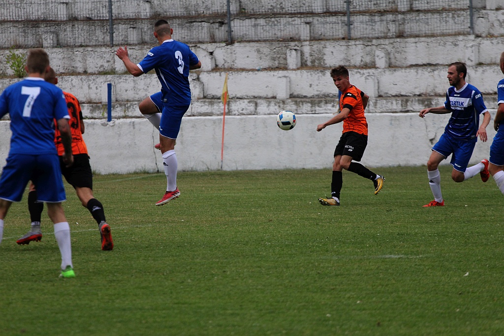 Orkan przegrał z rezerwami Chrobrego i spadł z pudła