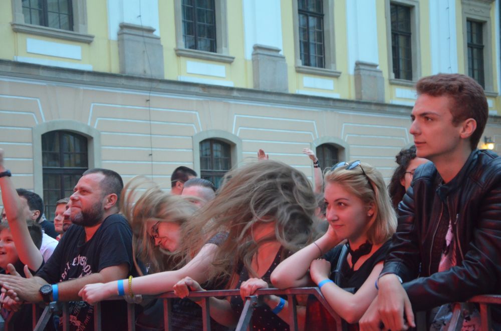 Nocny Kochanek zagrał na dziedzińcu Akademii Rycerskiej