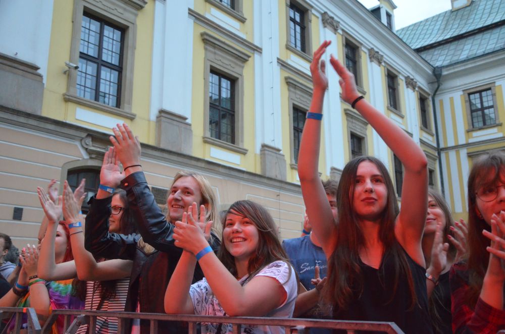 Nocny Kochanek zagrał na dziedzińcu Akademii Rycerskiej