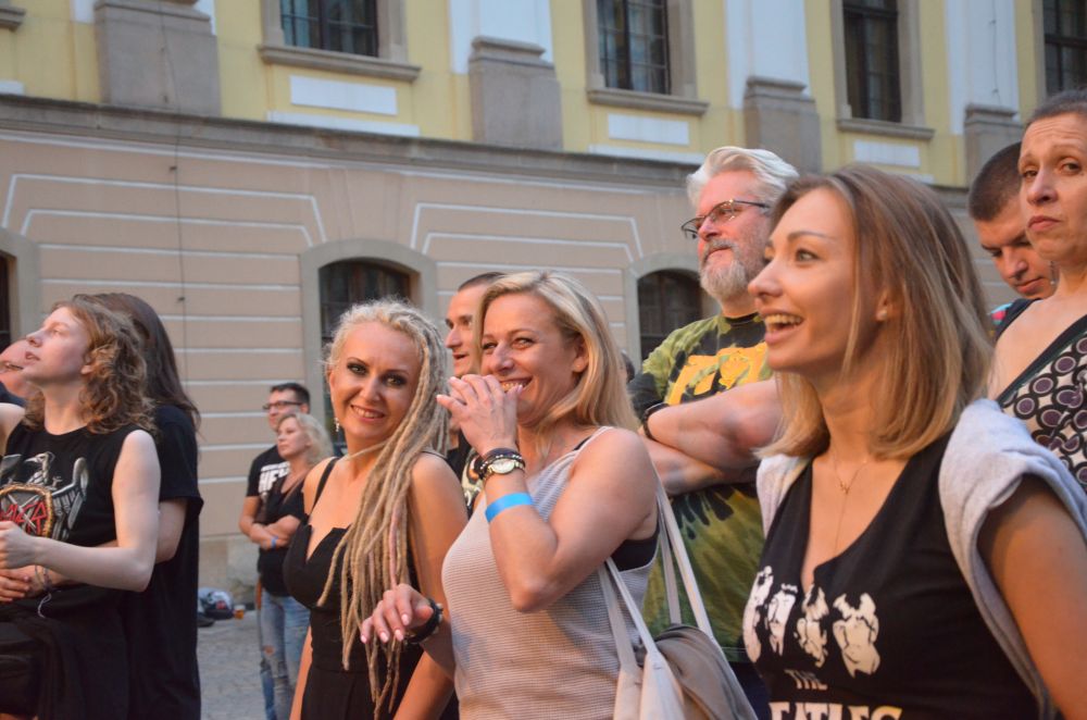 Nocny Kochanek zagrał na dziedzińcu Akademii Rycerskiej