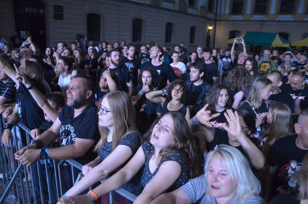 Nocny Kochanek zagrał na dziedzińcu Akademii Rycerskiej