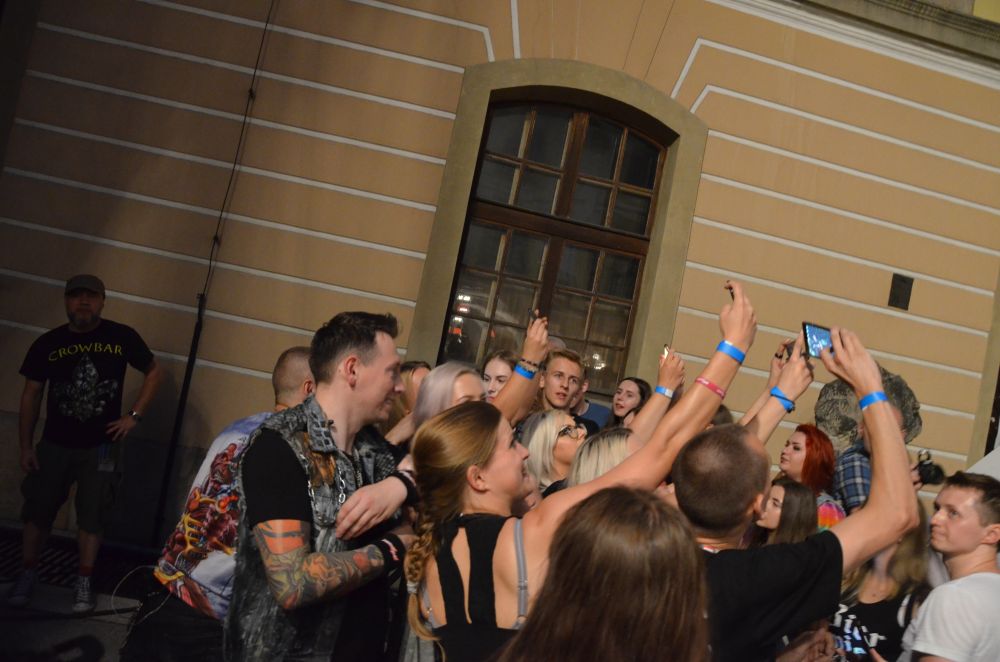 Nocny Kochanek zagrał na dziedzińcu Akademii Rycerskiej