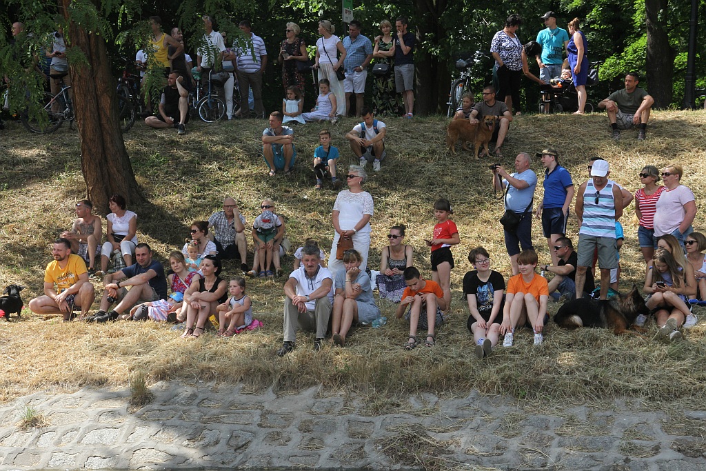 Załogi na starcie jubileuszowego 20. spływu samoróbek