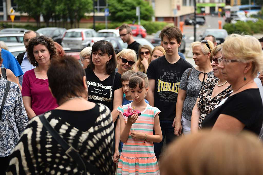 Legniczanie na jednym ze szlaków śladami legnickich zegarów