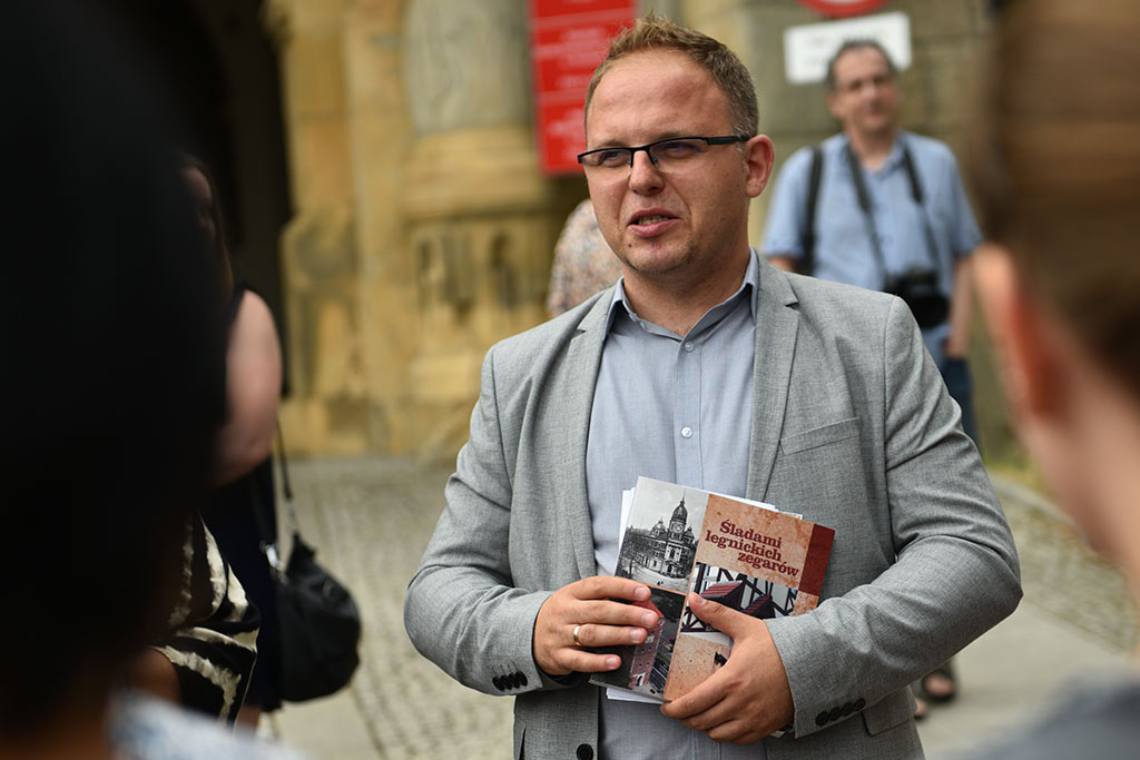 Legniczanie na jednym ze szlaków śladami legnickich zegarów
