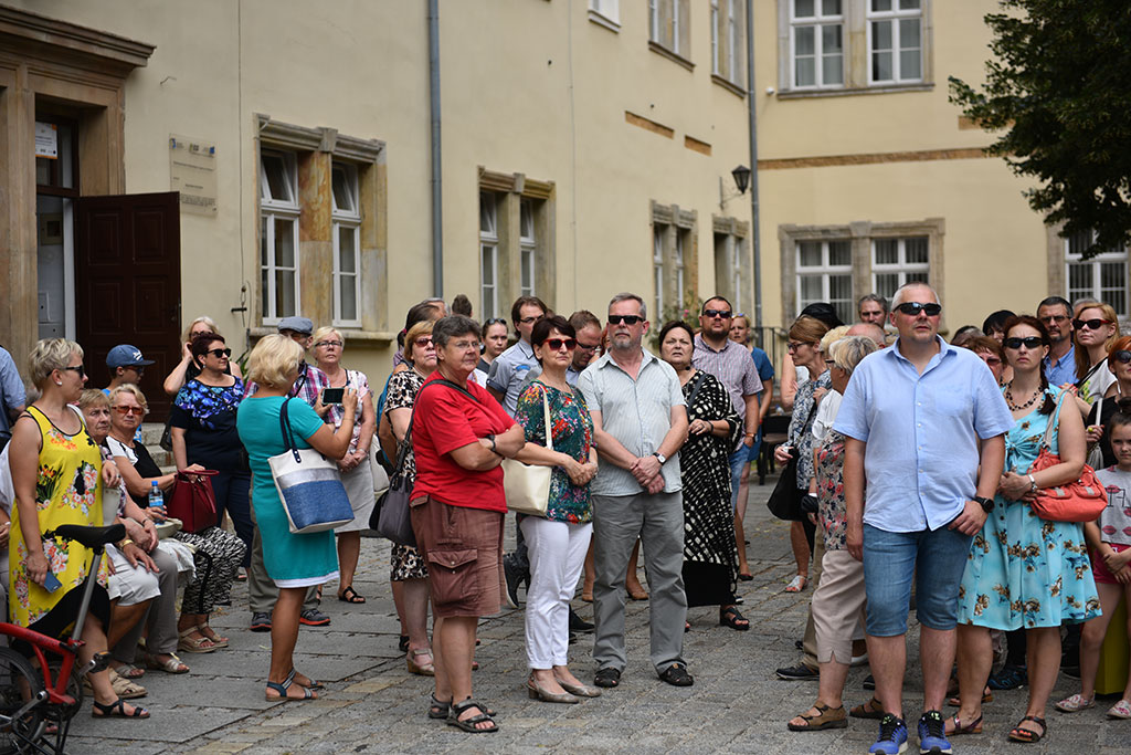 Legniczanie na jednym ze szlaków śladami legnickich zegarów