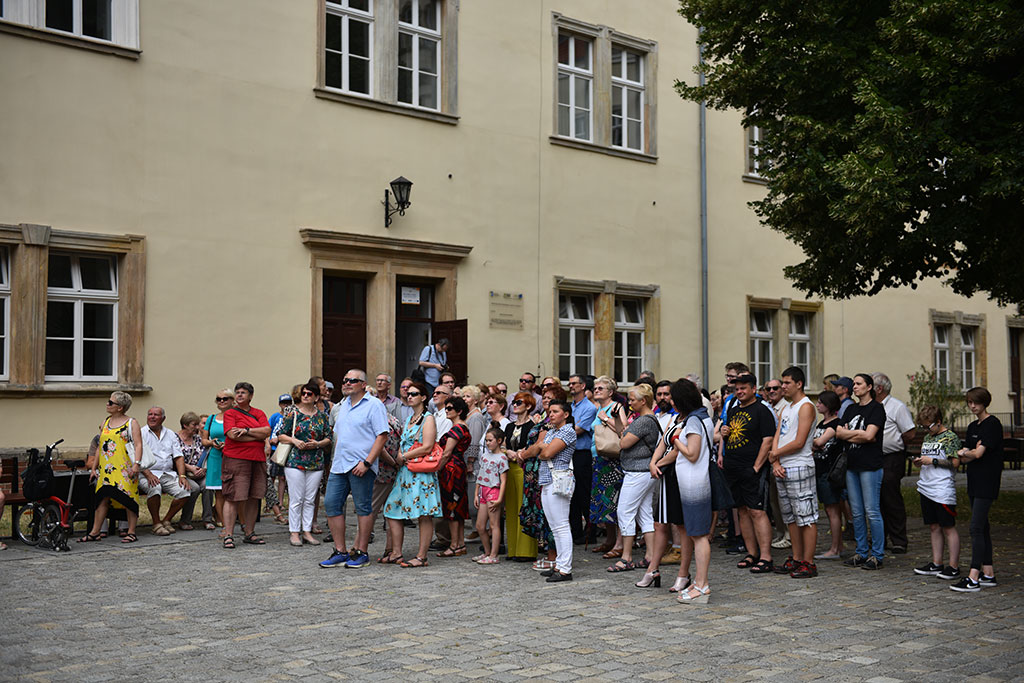 Legniczanie na jednym ze szlaków śladami legnickich zegarów