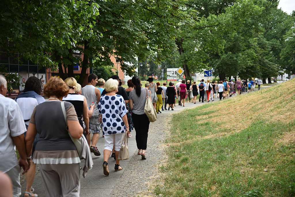 Legniczanie na jednym ze szlaków śladami legnickich zegarów