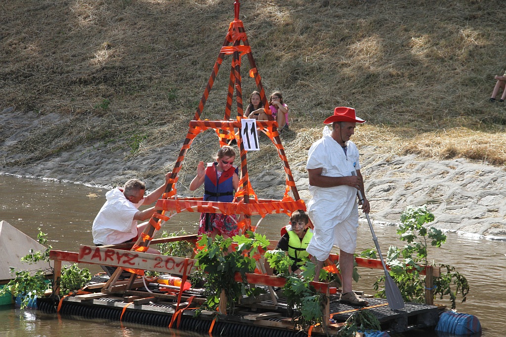 Załogi na starcie jubileuszowego 20. spływu samoróbek