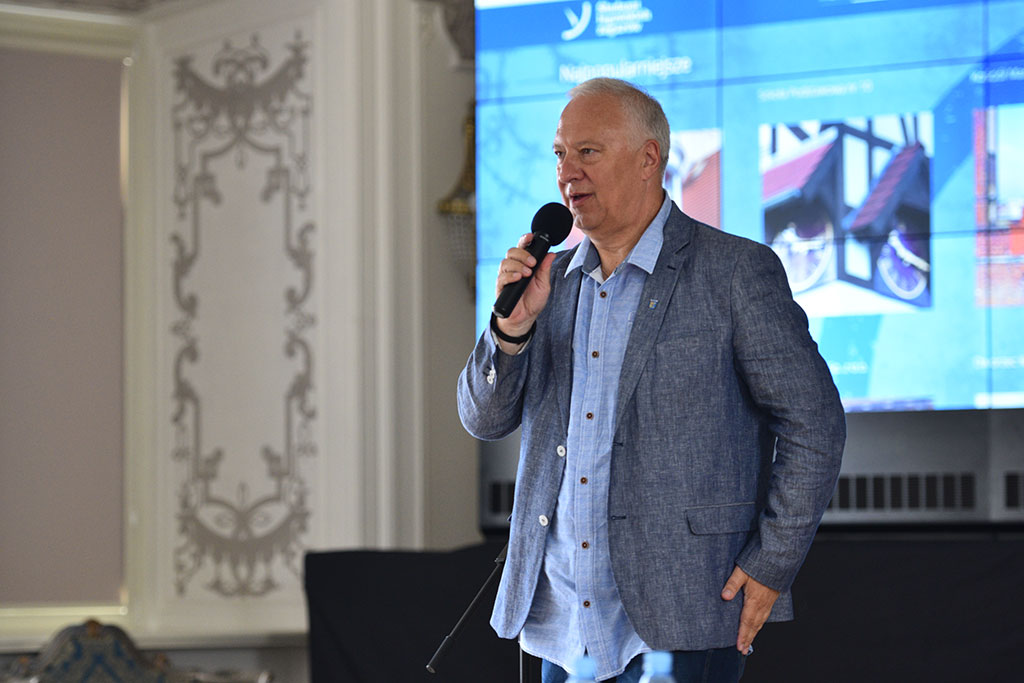 Legniczanie na jednym ze szlaków śladami legnickich zegarów