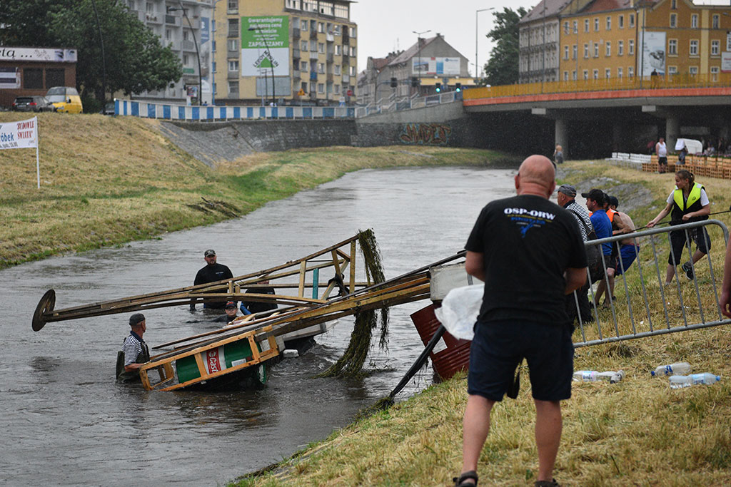 W ulewnym deszczu zakończył się tegoroczny Spływ Samoróbek