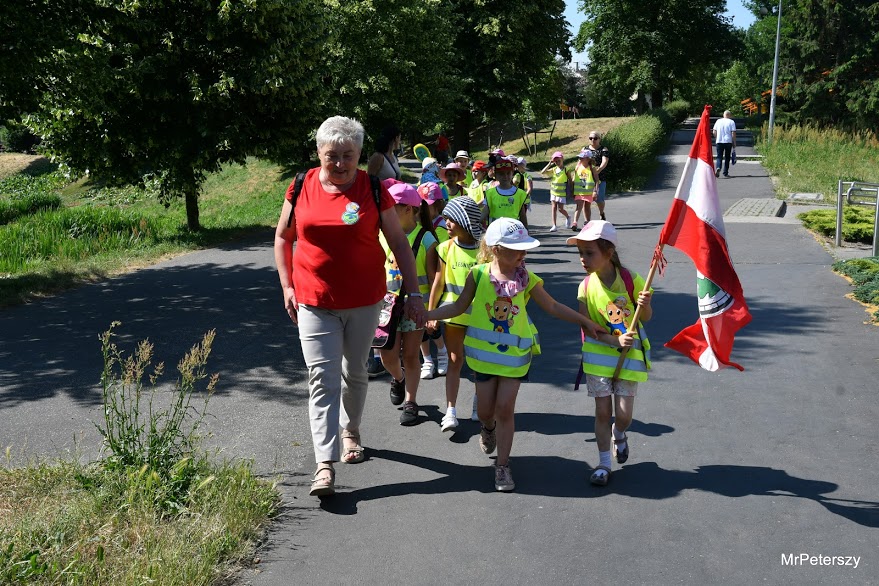 Rajd Zerówkowiczów wędrował po Legnicy razem z PTTK