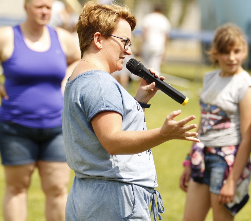 Na boisku w Kochlicach znów zabrzmiał dziecięcy śmiech