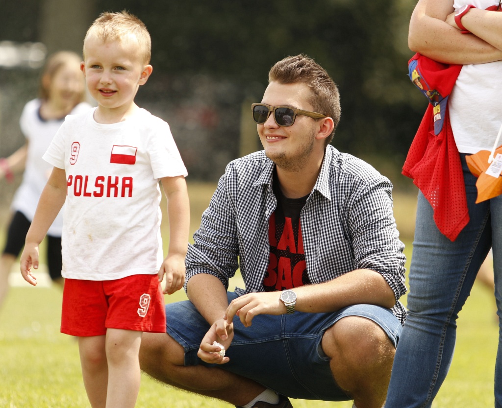 Na boisku w Kochlicach znów zabrzmiał dziecięcy śmiech
