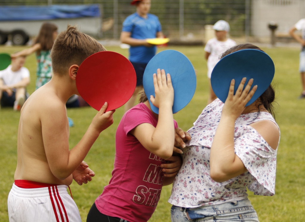 Na boisku w Kochlicach znów zabrzmiał dziecięcy śmiech
