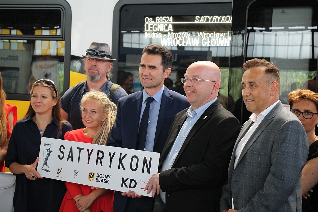Zobaczcie satyrykonowy pociąg i wystawę najlepszych rysunków!