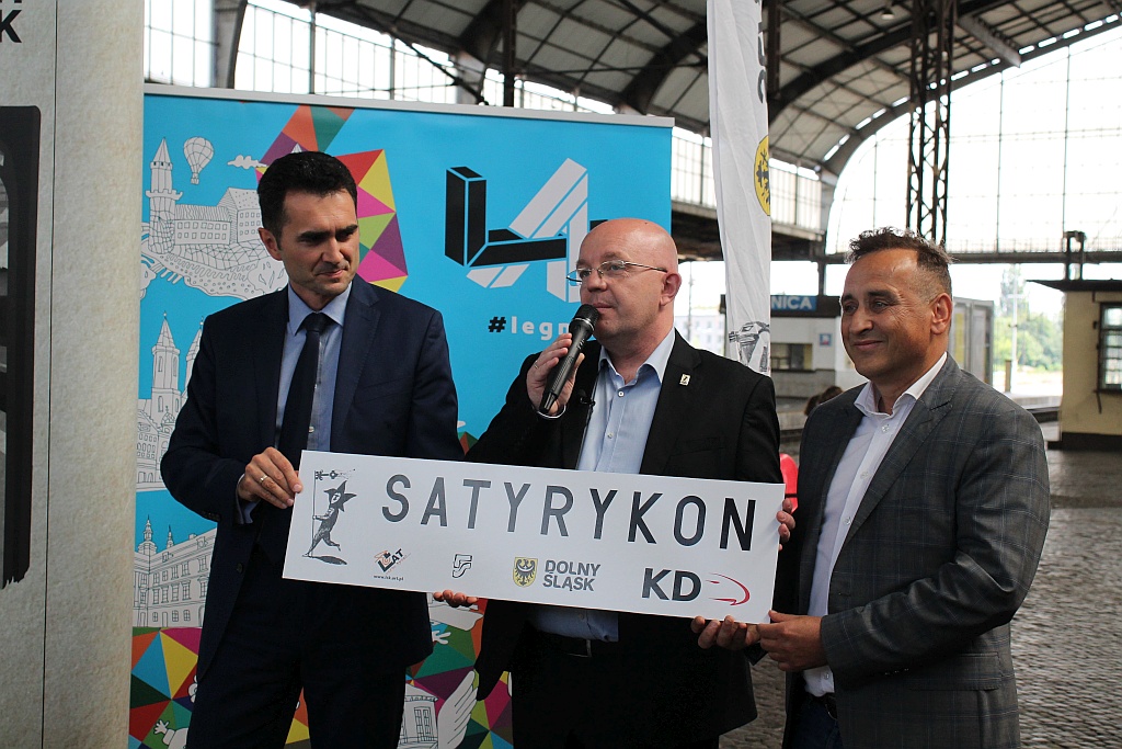 Zobaczcie satyrykonowy pociąg i wystawę najlepszych rysunków!