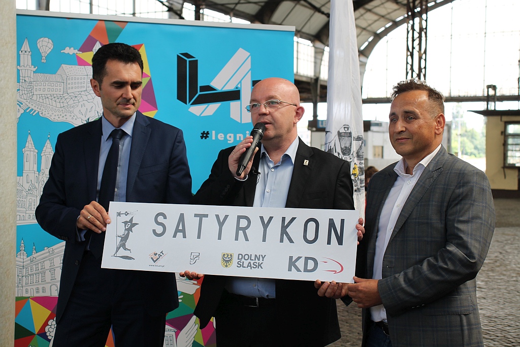 Zobaczcie satyrykonowy pociąg i wystawę najlepszych rysunków!