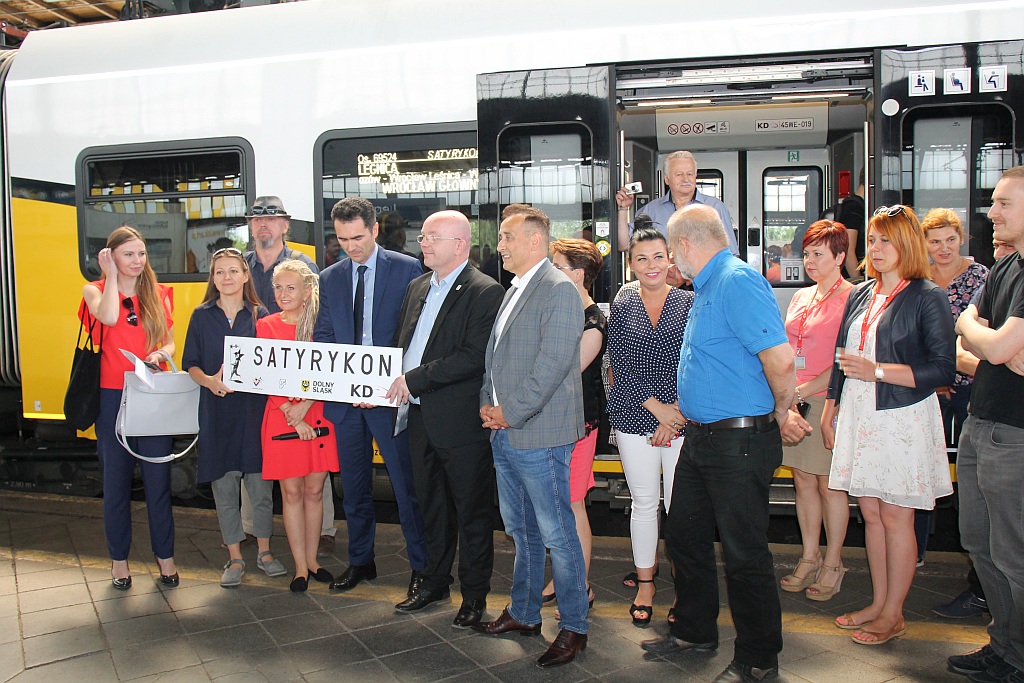 Zobaczcie satyrykonowy pociąg i wystawę najlepszych rysunków!