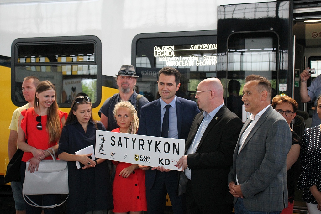 Zobaczcie satyrykonowy pociąg i wystawę najlepszych rysunków!