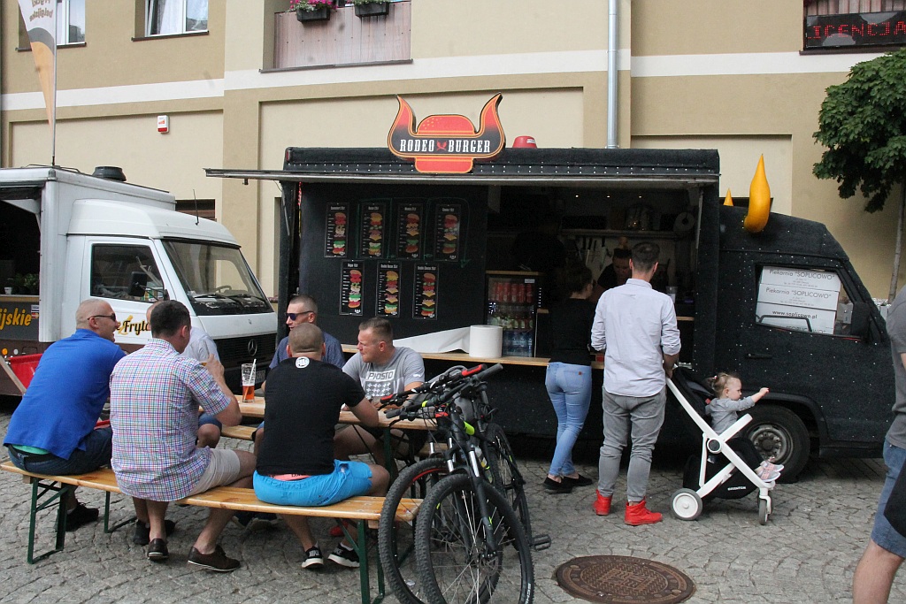 Food Trucki po raz kolejny opanowały satyrykonowy Rynek