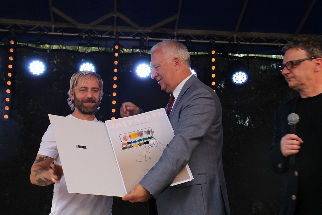 Zbigniew Woźniak laueatem nagordy Grand Prix Satyrykonu