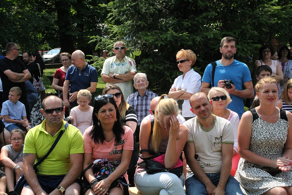 Koncert dla Mamy i Taty w Szkole Podstawowej w Rzeszotarach