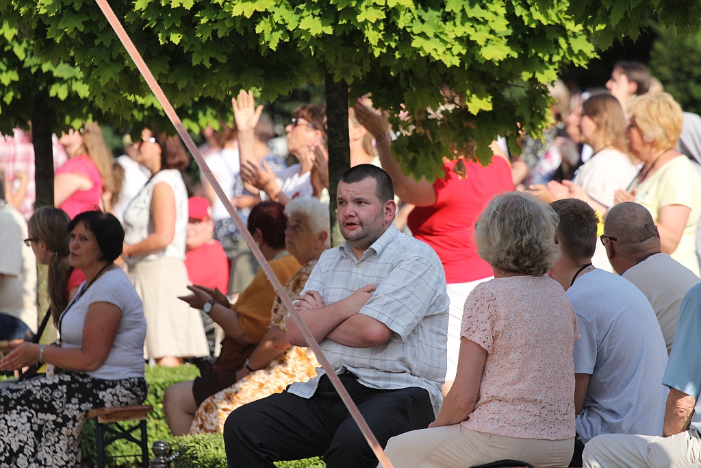 Koncert uwielbienia na zakończenie ewangelizacji Legnicy