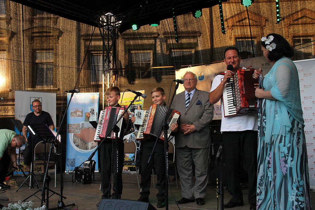 Na prochowickim rynku odbył się wspaniały koncert akordeonowy