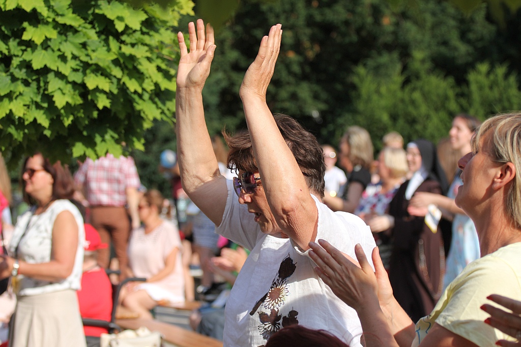 Koncert uwielbienia na zakończenie ewangelizacji Legnicy