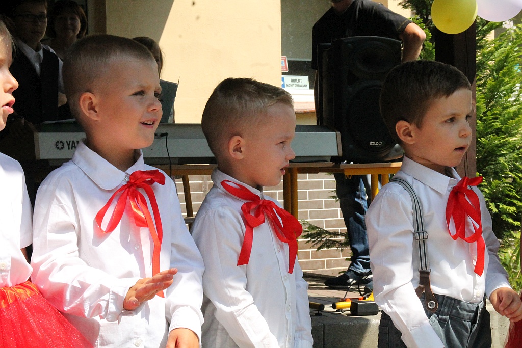 Koncert dla Mamy i Taty w Szkole Podstawowej w Rzeszotarach