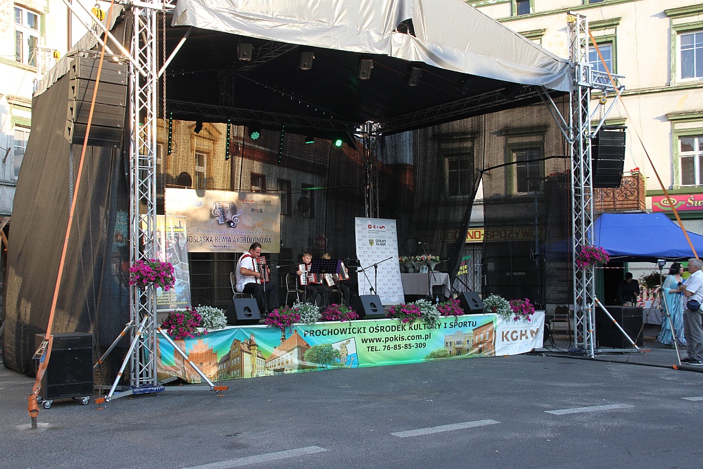 Na prochowickim rynku odbył się wspaniały koncert akordeonowy