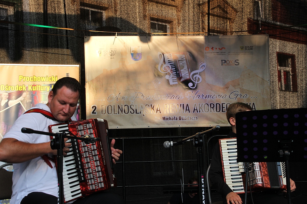 Na prochowickim rynku odbył się wspaniały koncert akordeonowy