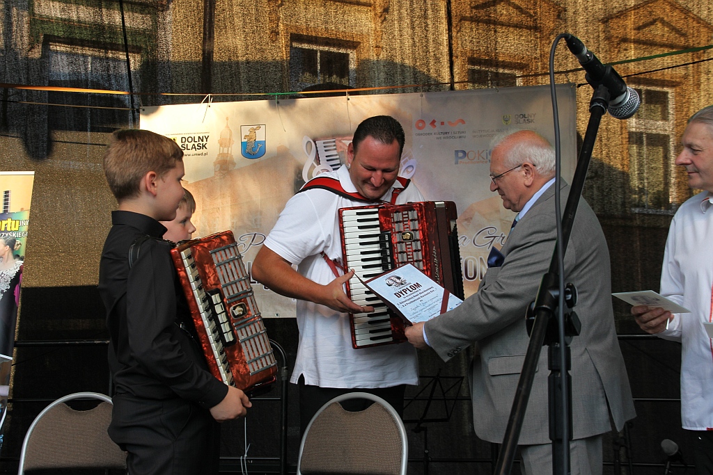 Na prochowickim rynku odbył się wspaniały koncert akordeonowy