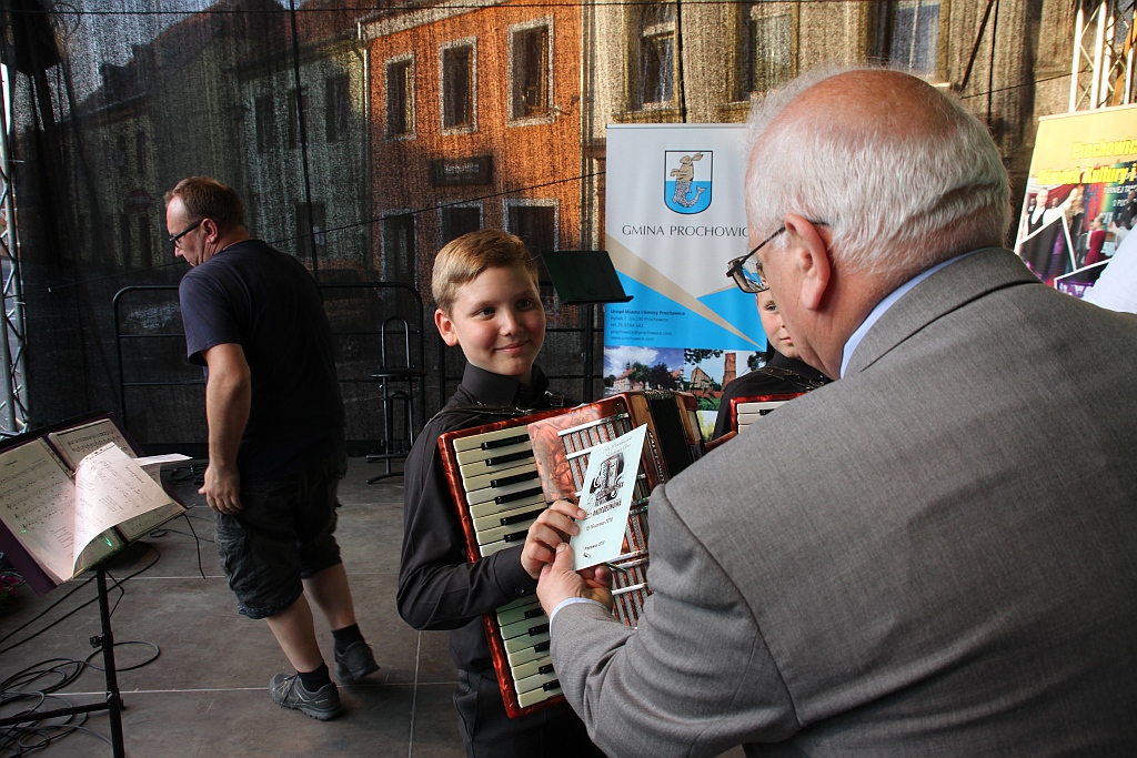 Na prochowickim rynku odbył się wspaniały koncert akordeonowy