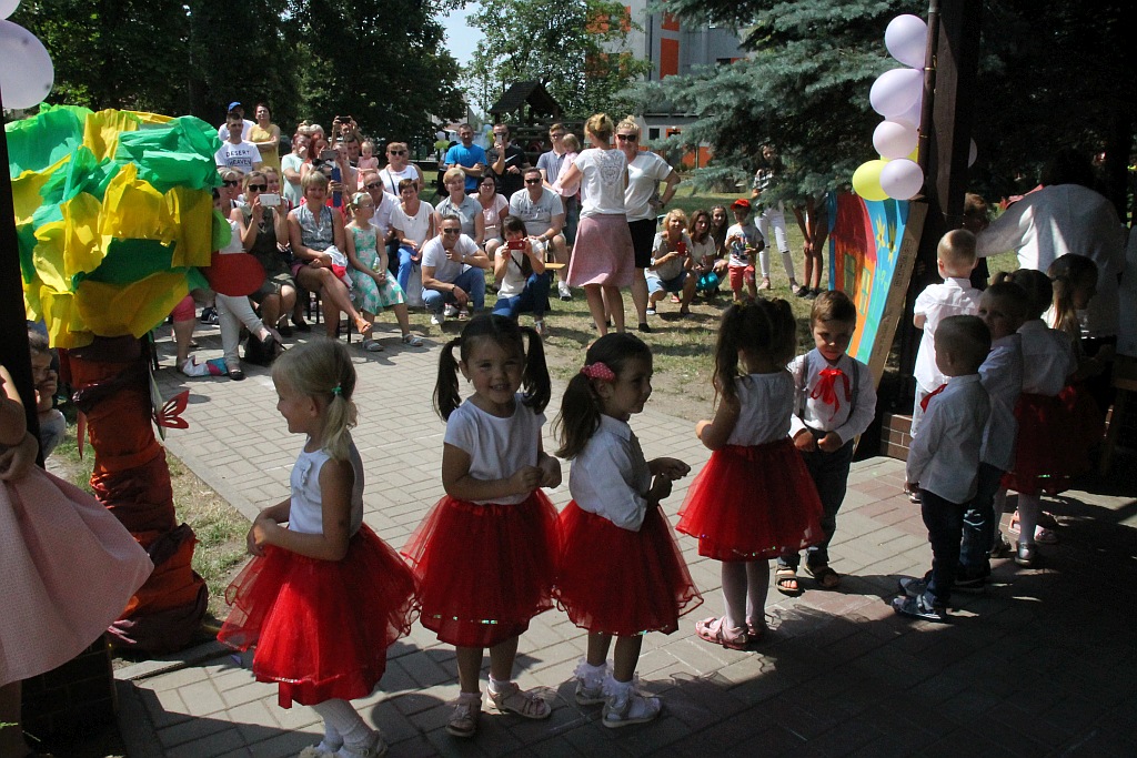 Koncert dla Mamy i Taty w Szkole Podstawowej w Rzeszotarach