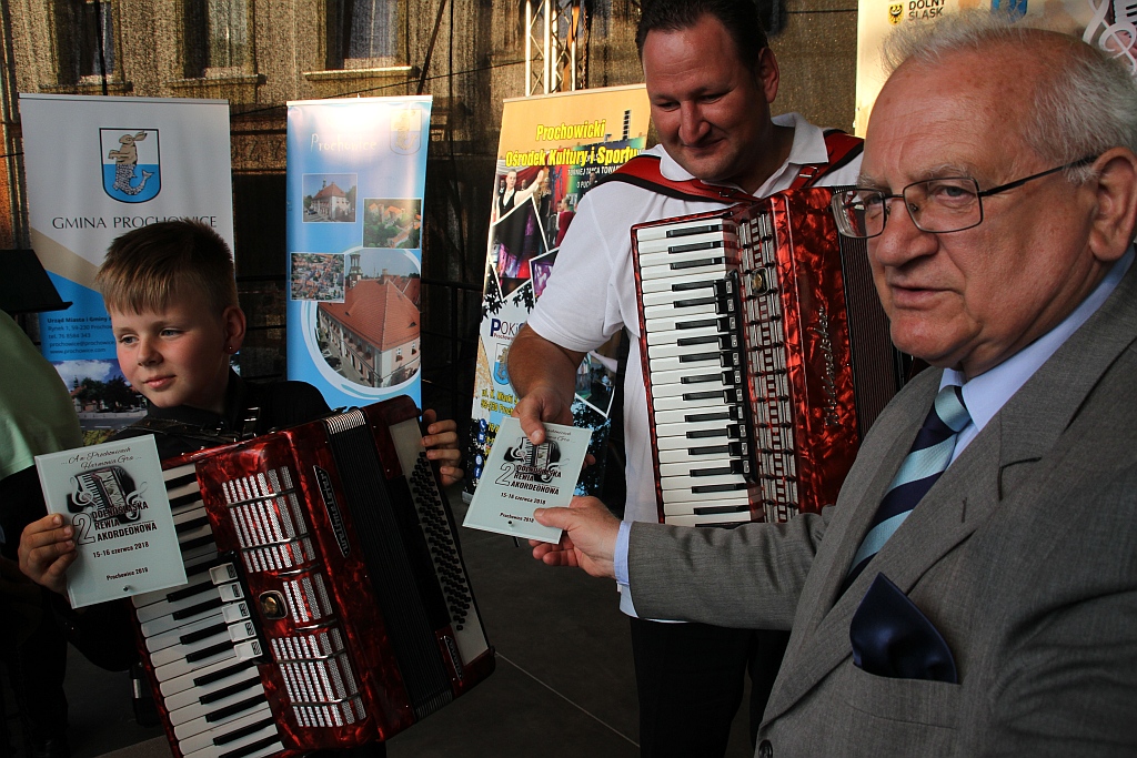 Na prochowickim rynku odbył się wspaniały koncert akordeonowy