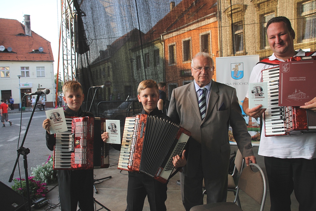 Na prochowickim rynku odbył się wspaniały koncert akordeonowy
