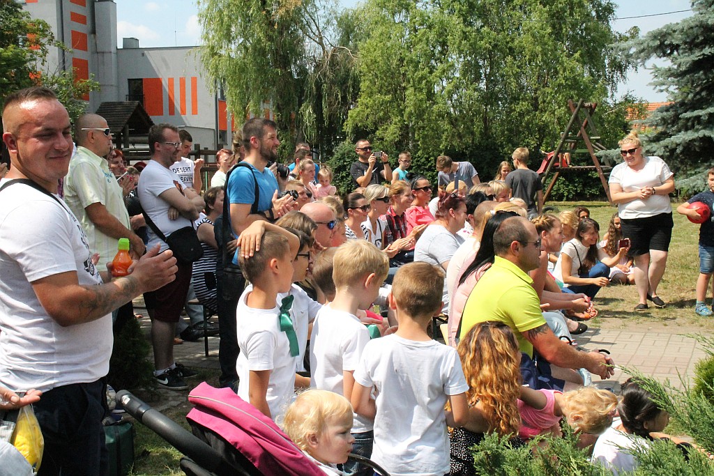 Koncert dla Mamy i Taty w Szkole Podstawowej w Rzeszotarach